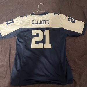 Men’s large Ezekiel Elliot Jersey. Practically brand new.